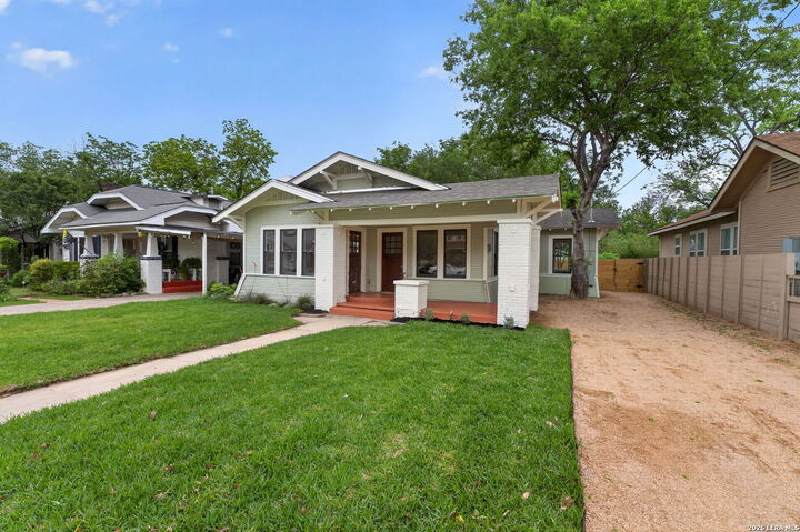 Property Photo: 619 W Kings Hwy TX 78212