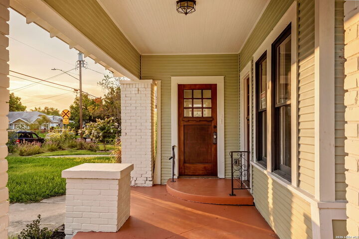 Property Photo:  619 W Kings Hwy  TX 78212 