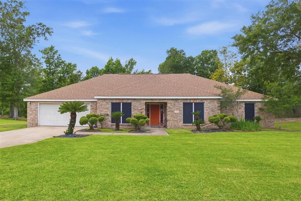 Property Photo:  1123 Chariot Dr Drive  LA 70611 