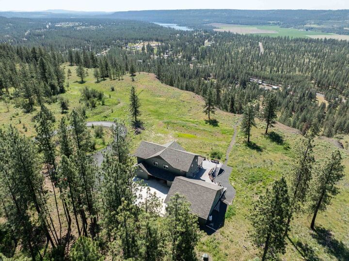 Property Photo: 6560 Pine Ridge Way WA 99026