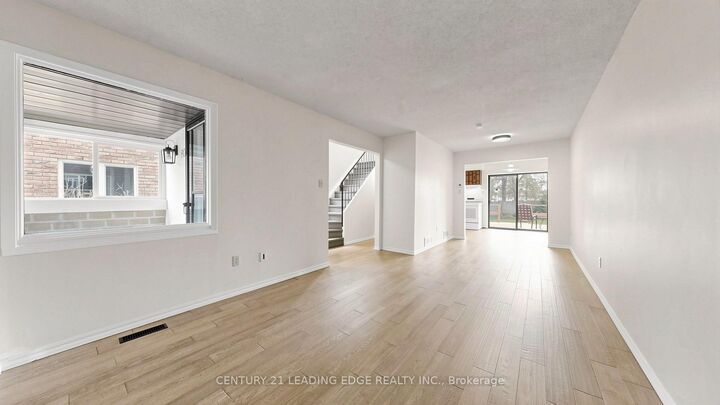 Photo de la propriété:  80 Upton Crescent  ON L3R 3T4 