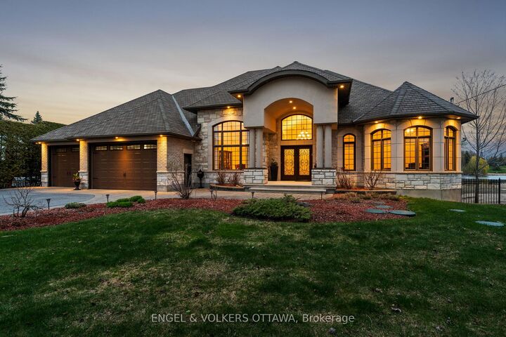 Property Photo: 25 Winding Way ON K2C 3H1