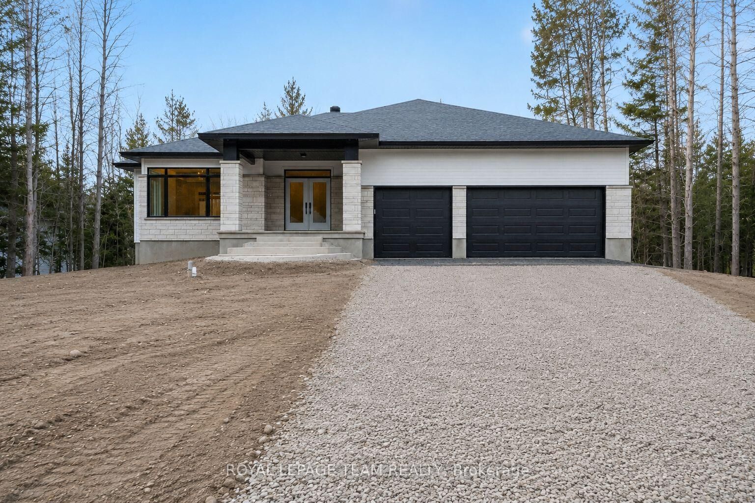 Property Photo: 63 Hogan Drive ON K7S 0L1