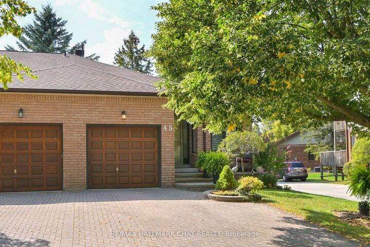 Property Photo: 45 Green Briar Road ON L9R 1R6