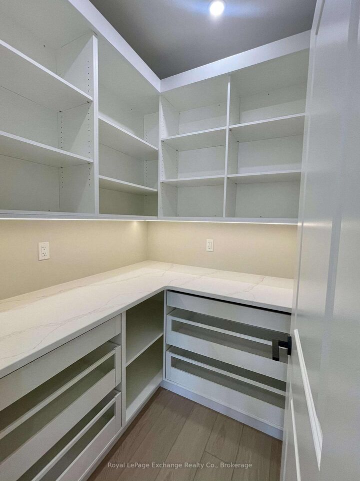 Property Photo: 16 Mercedes Crescent N ON N2Z 1G8