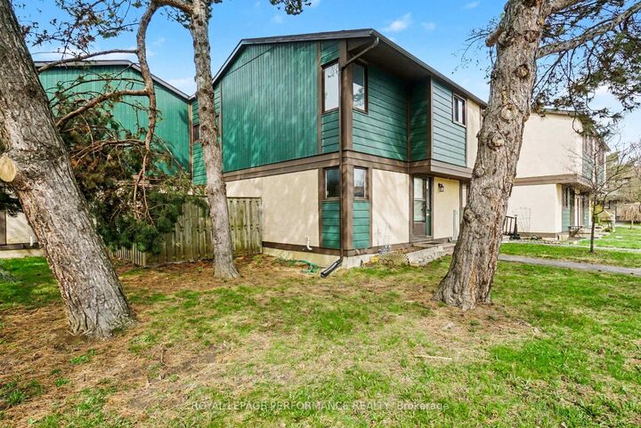 Property Photo: 1641 Meadowbrook Road ON K1B 4W6