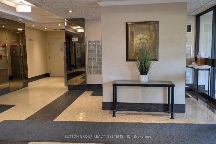 Property Photo: 1300 Mississauga Valley Boulevard 504 ON L5A 3S8