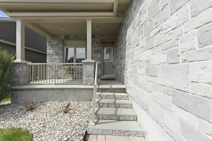 Property Photo: 259 Shinny Avenue ON K2V 0B9