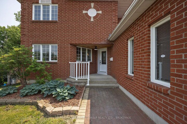 Property Photo: 272 Friarhill Crescent ON K7M 8P4