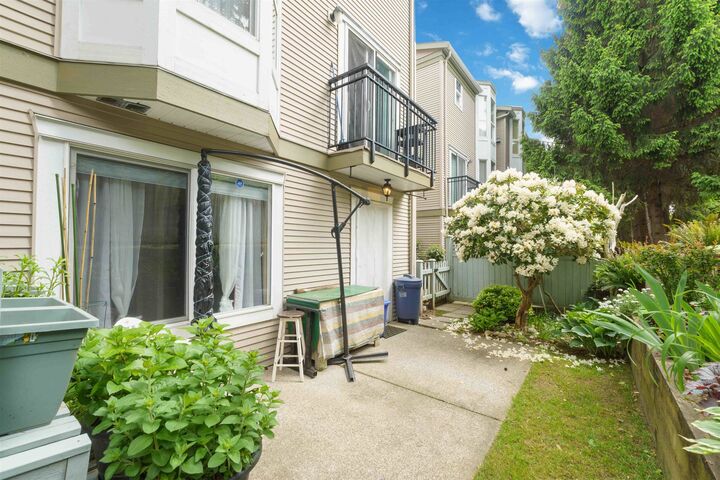 Property Photo: 9559 130A Street 20 BC V3V 5N9