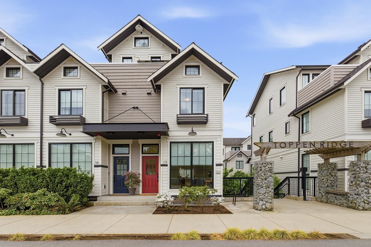 Property Photo:  237 Ridgeway Avenue 13  BC V7L 0H6 