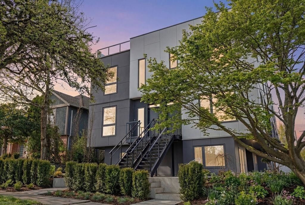Property Photo: 692 W 29th Avenue BC V5Z 2H9