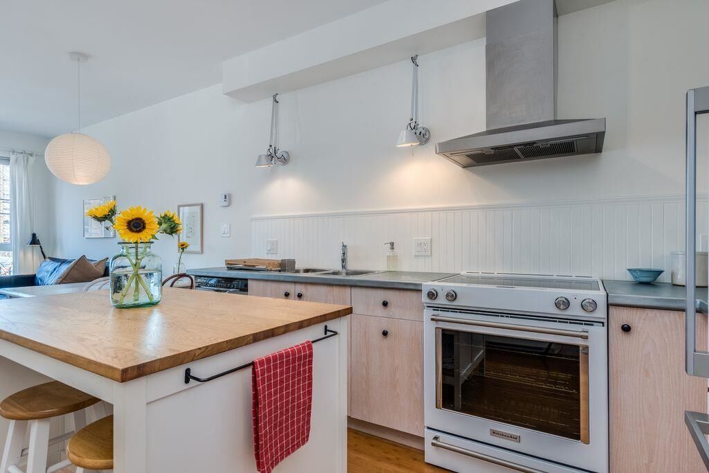 Property Photo: 205 E 10th Avenue 208 BC V5T 4V6
