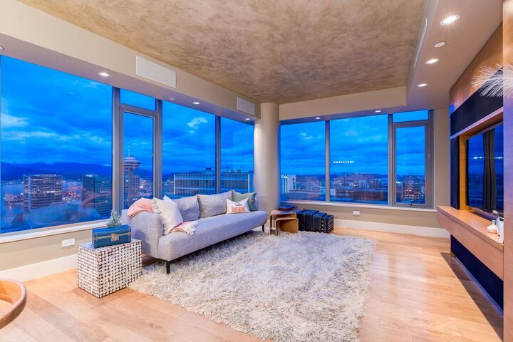 Property Photo: 667 Howe Street 3204 BC V6C 0B5
