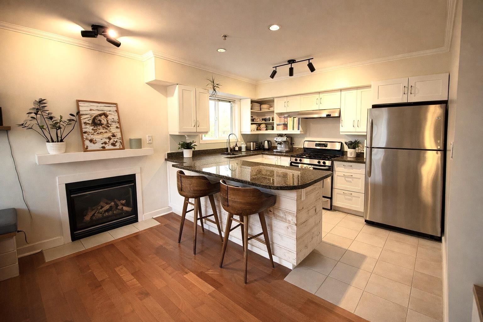 Property Photo:  1233 Main Street 6  BC V8B 0P7 