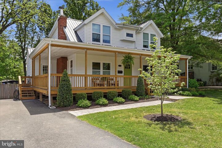 Property Photo:  405 Edwards Ferry Road NE  VA 20176 