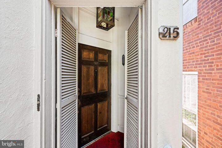 Property Photo:  215 N Columbus Street  VA 22314 