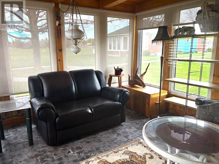 Property Photo:  218 Bethune Crescent  ON N7A 4M7 