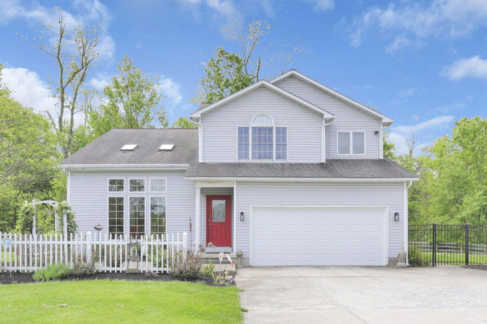 Property Photo: 1368 Coonpath NW Road OH 43130