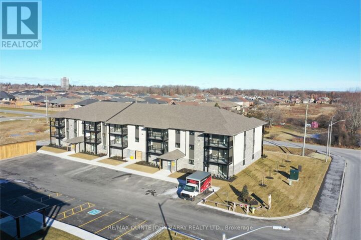 Property Photo:  307-10 Hillside Meadow Drive  ON K8V 0J7 