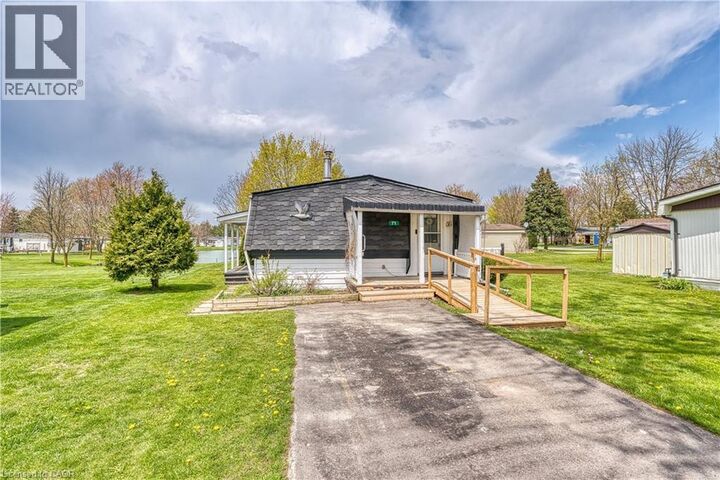 Property Photo: 71 Fairview Crescent ON N4W 3G8