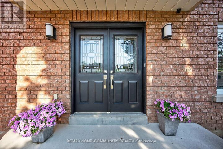 Property Photo:  684 Exceller Circle  ON L3X 1P4 