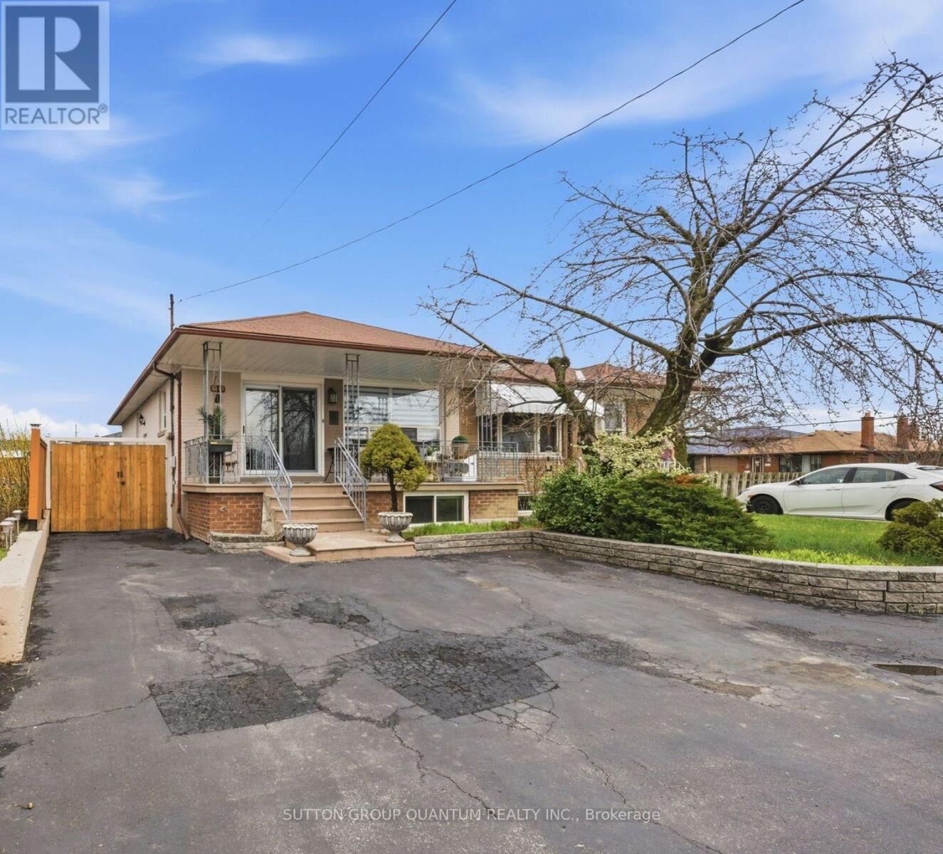 Property Photo:  1257 Alexandra Avenue  ON L5E 2A7 