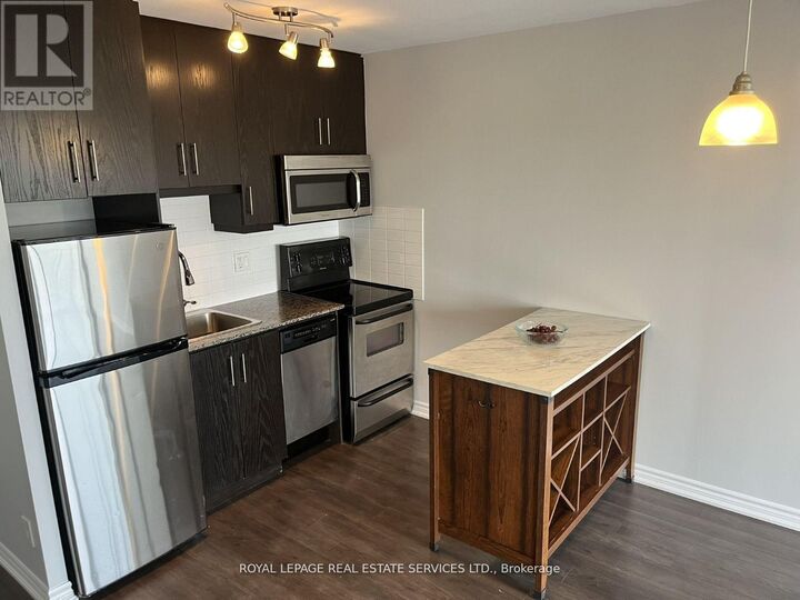 Property Photo:  15 James Finlay Way 828  ON M3M 0B3 