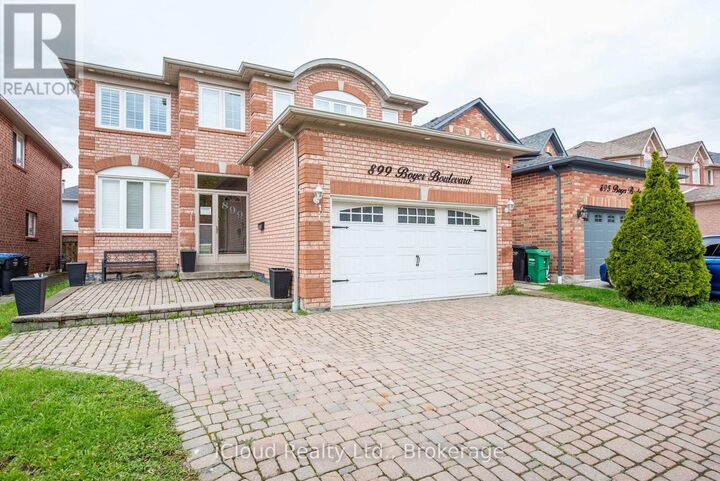Property Photo:  899 Boyer Boulevard  ON L5V 1Y1 