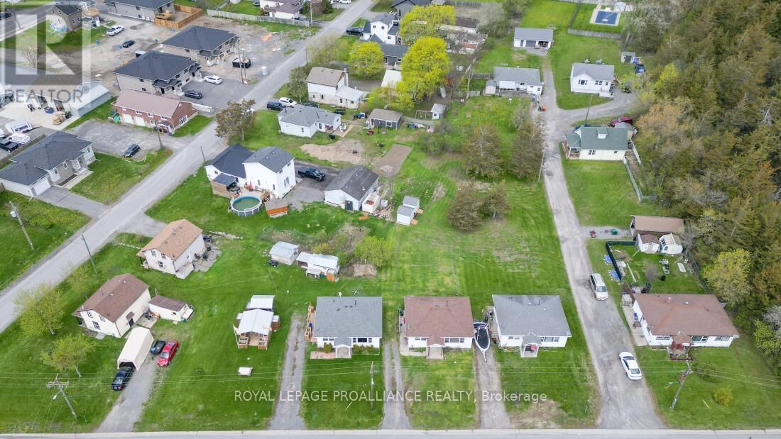 Property Photo:  45 Black Diamond Road  ON K8N 0N6 