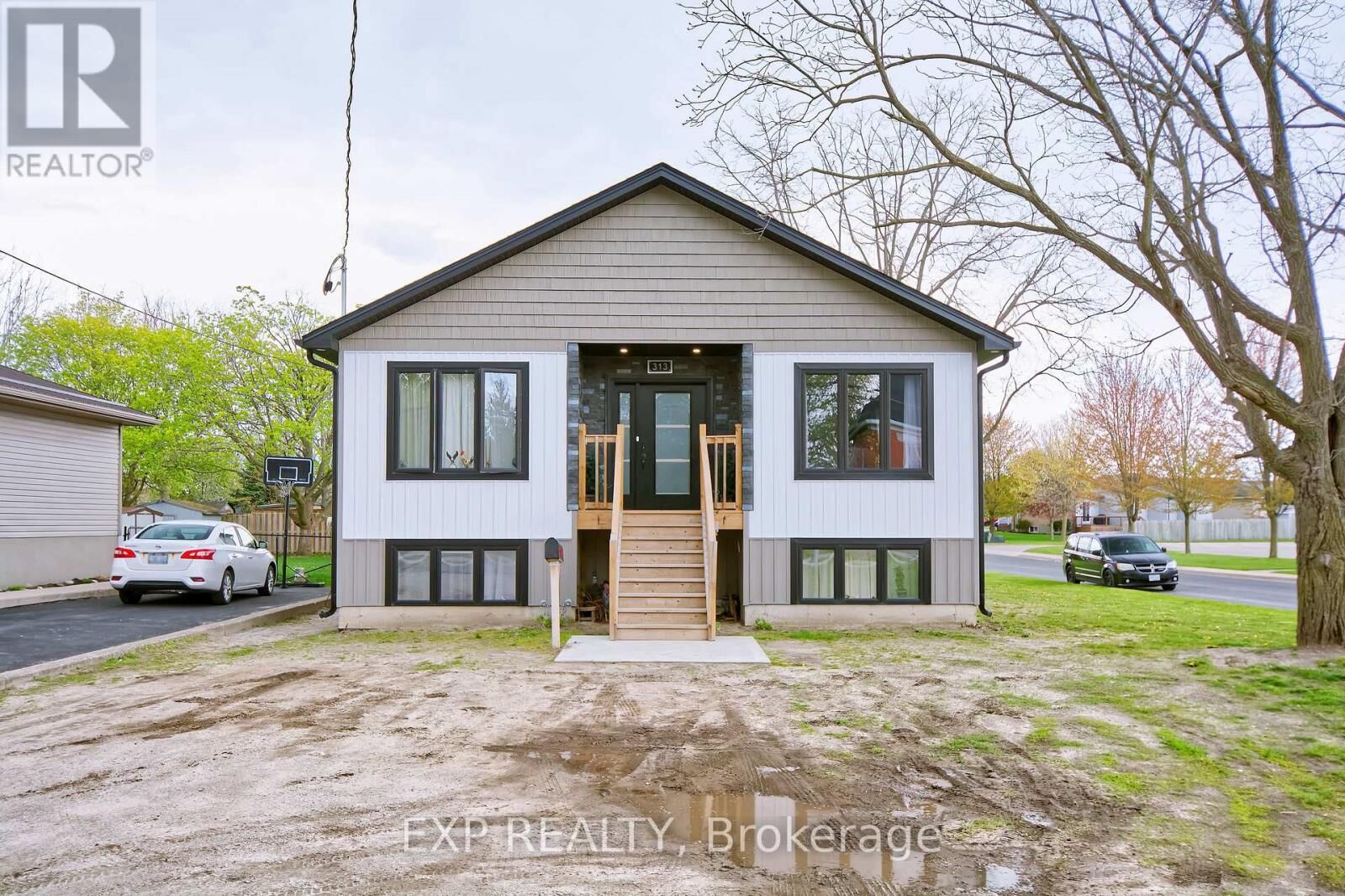 Property Photo:  313 John Street South  ON N5H 2C9 