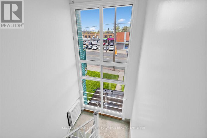 Property Photo:  3867 Bathurst Street  ON M3H 3N4 
