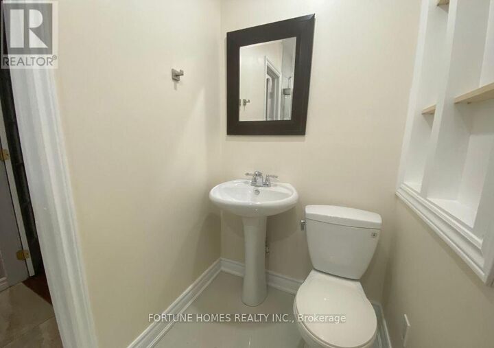 Property Photo:  32 Gable Place  ON L6S 1C1 
