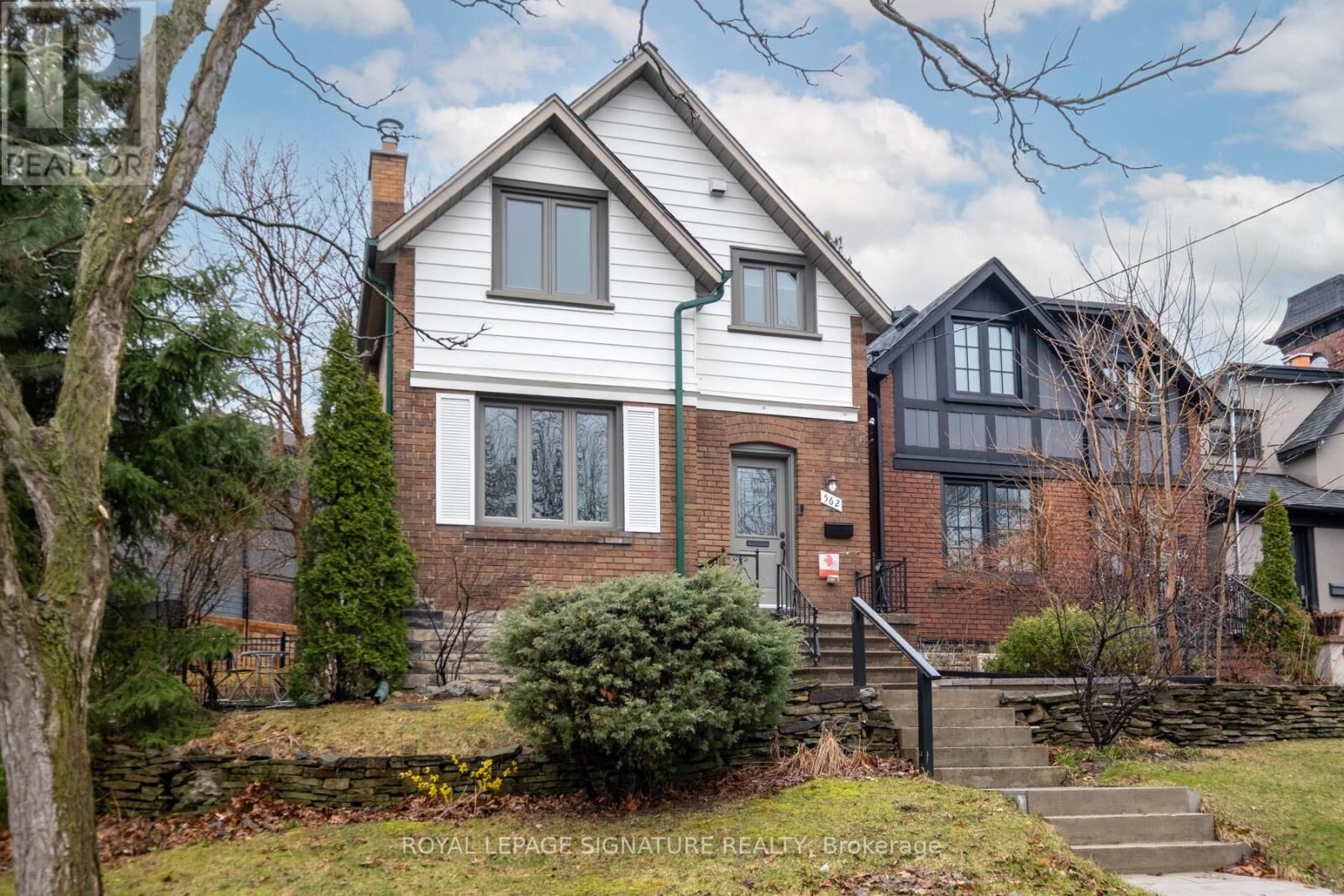 Property Photo:  562 Indian Road  ON M6P 2C2 