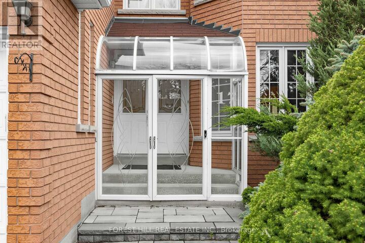Property Photo:  17 Lady Lynn Crescent  ON L4B 3V5 