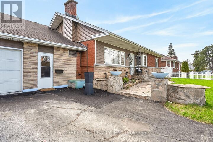 Property Photo:  46 Macfarlane Road  ON K2E 6V5 