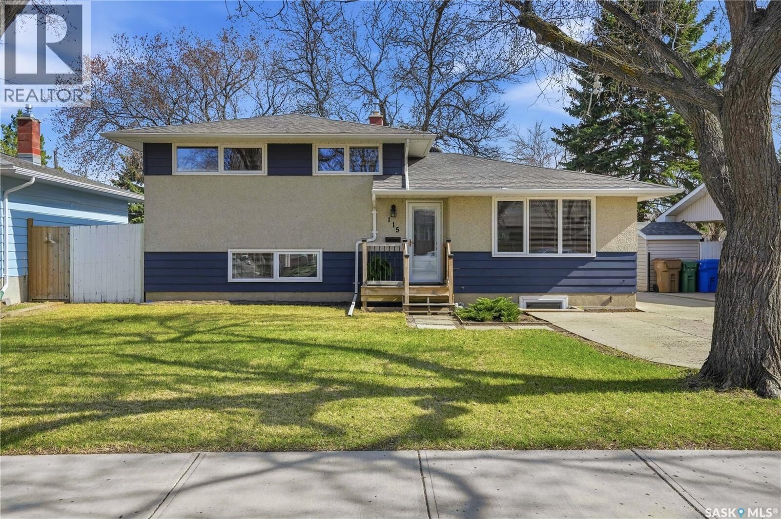 Property Photo:  115 Stapleford Crescent  SK S4R 4S8 