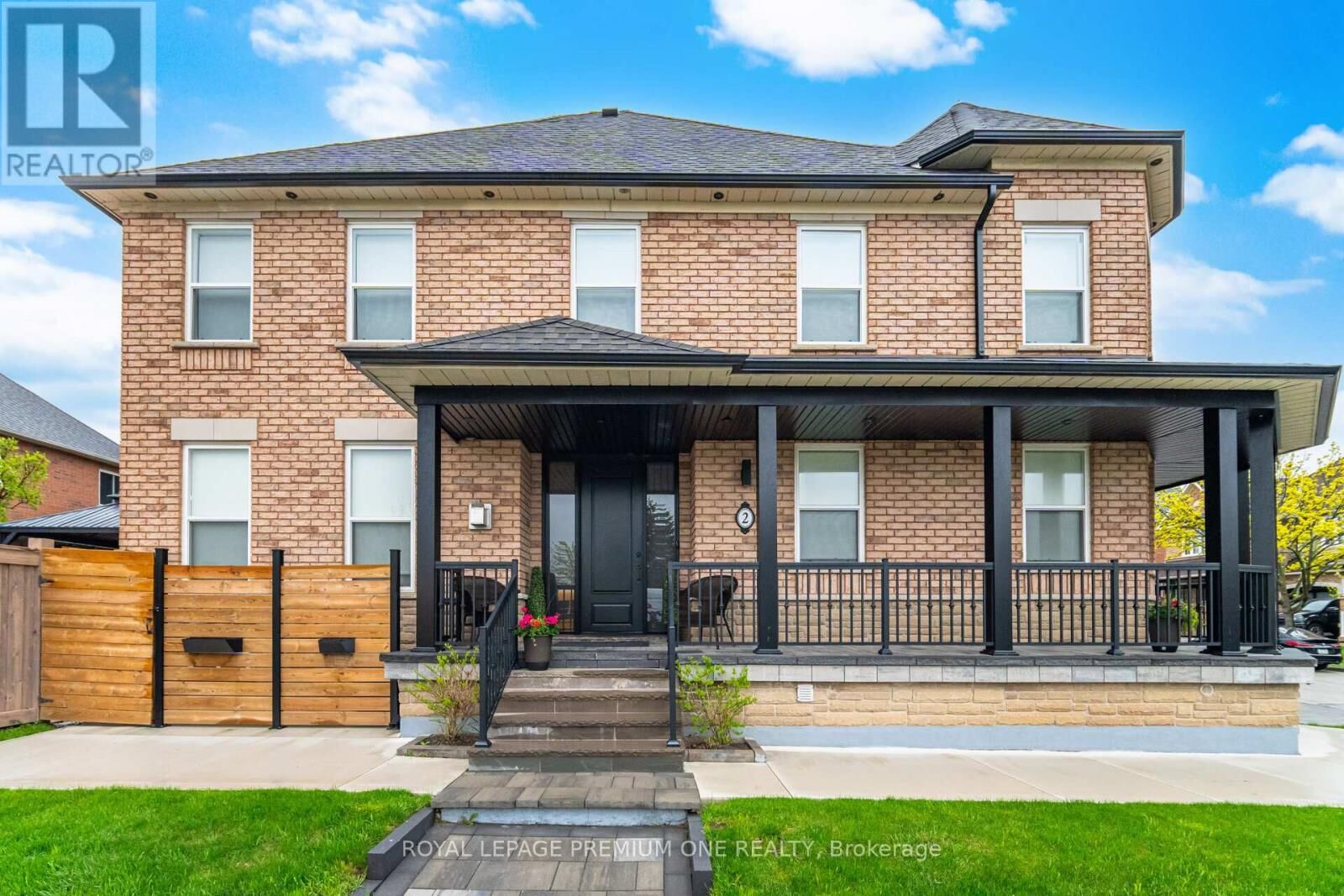 Property Photo:  2 Hollywood Hill Circle  ON L4H 2P7 