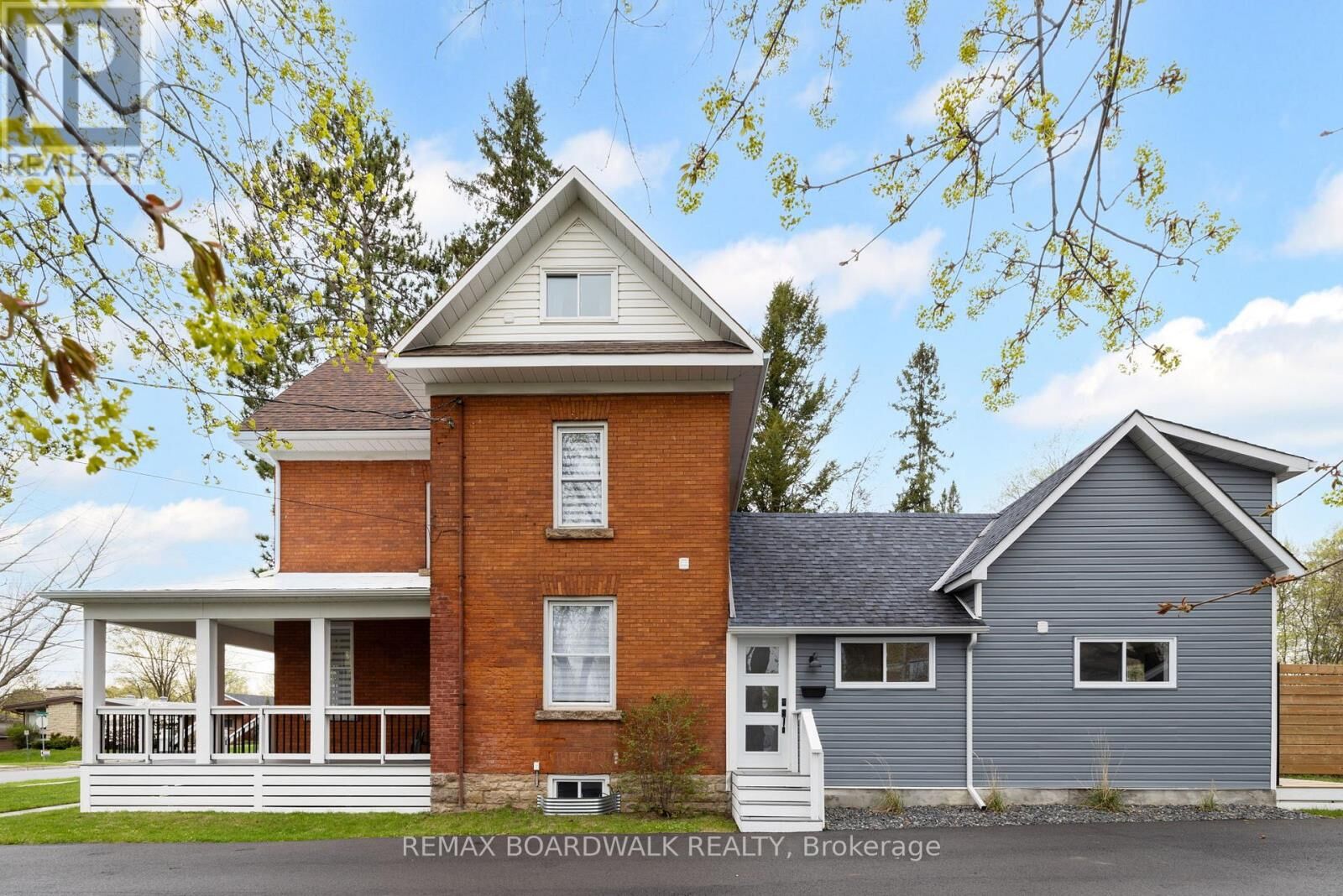 Property Photo:  45 Drummond Street West  ON K7H 2J9 