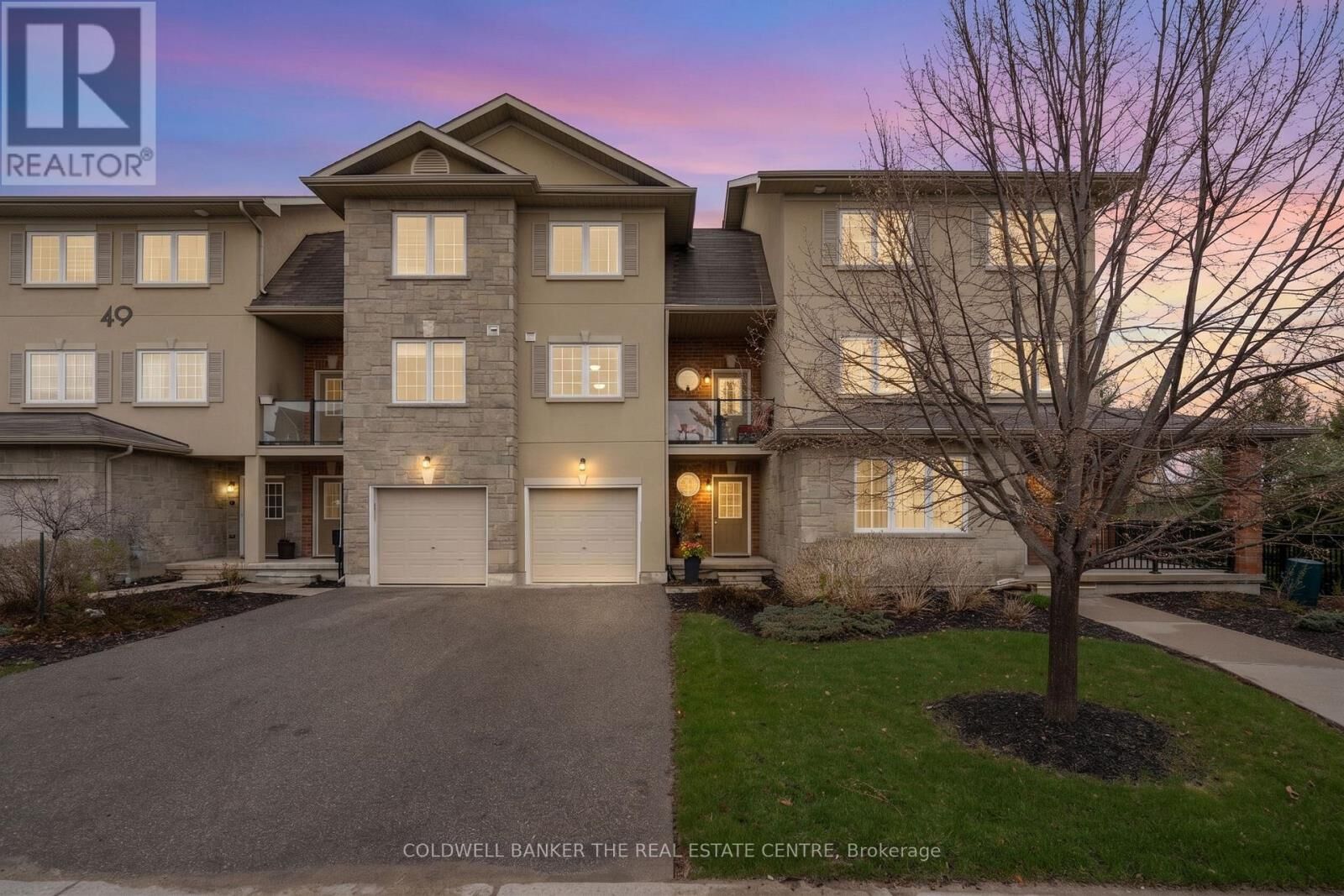 Property Photo: 49 Ferndale Drive South 7 ON L4N 5W9