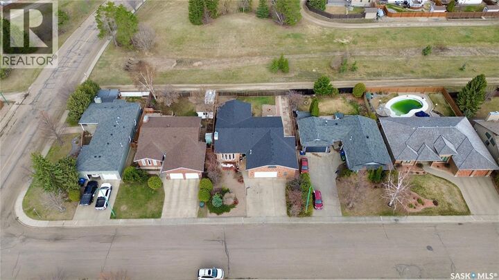 Property Photo:  2547 Cardinal Crescent  SK S9A 3X1 
