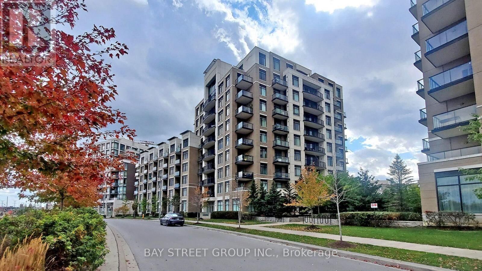 Property Photo:  111 Upper Duke Crescent 904  ON L6G 0C8 