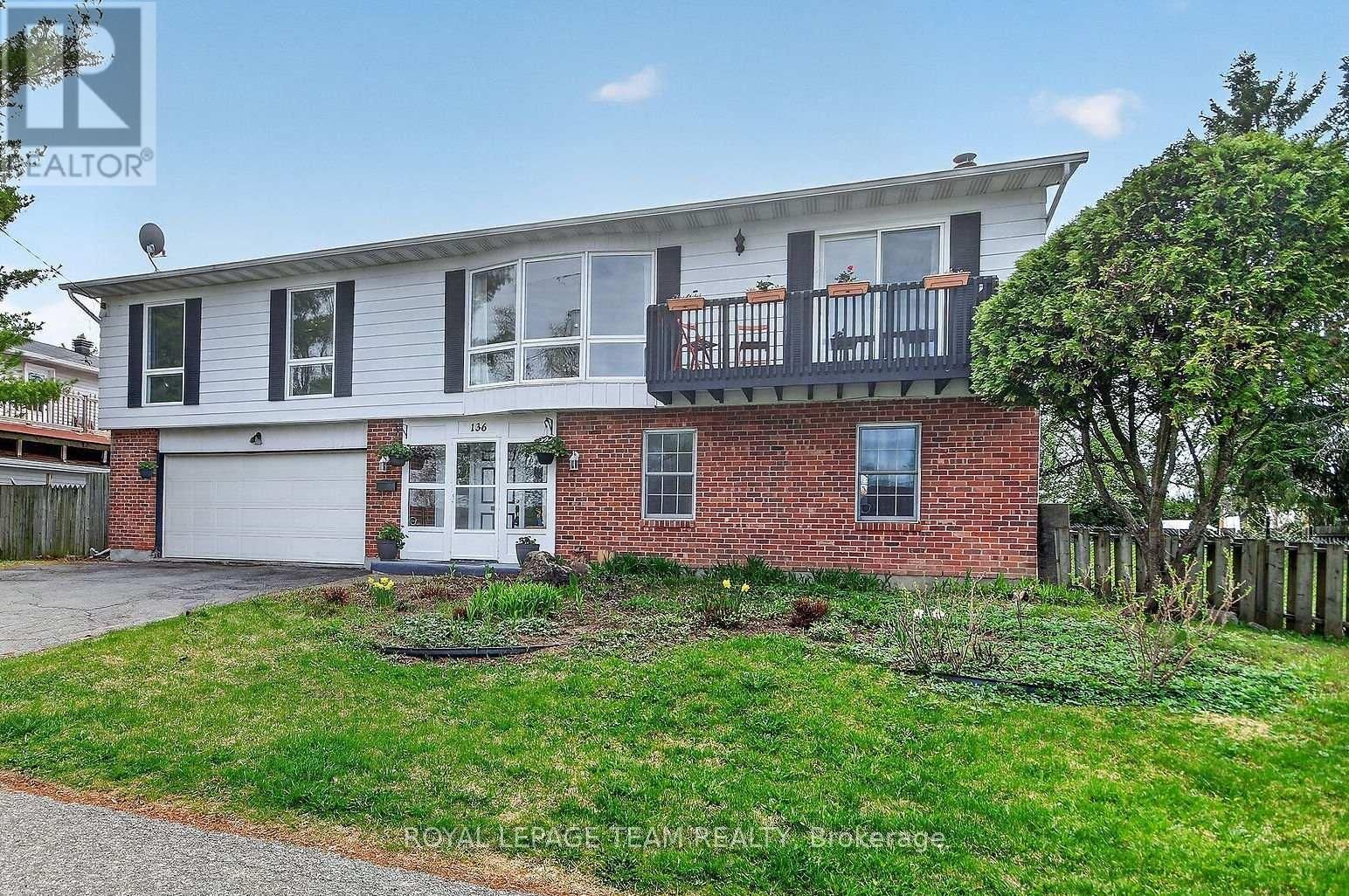 Property Photo:  136 James Cummings Avenue  ON K2H 8E1 