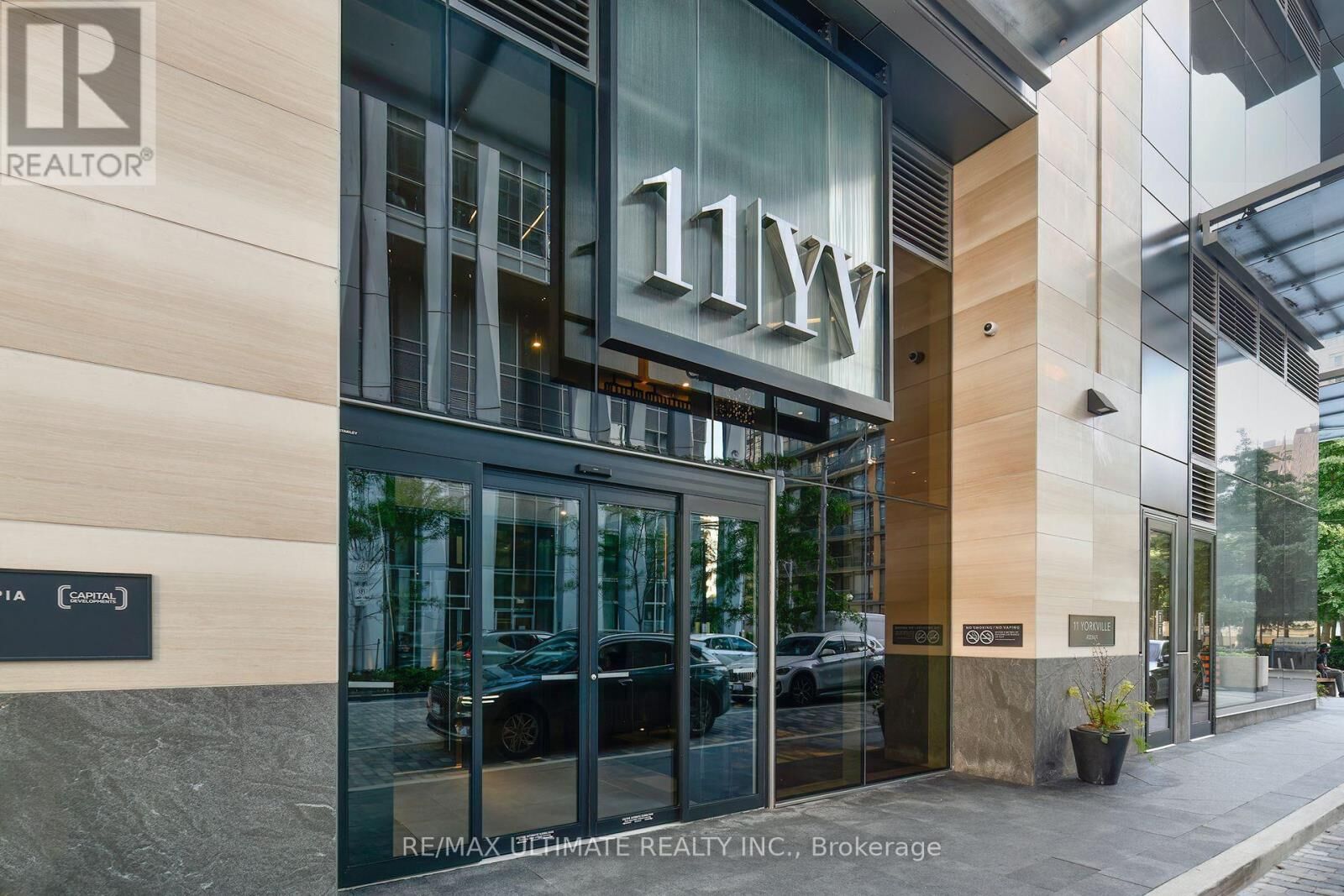 Property Photo:  11 Yorkville Avenue 4505  ON M4W 1L2 