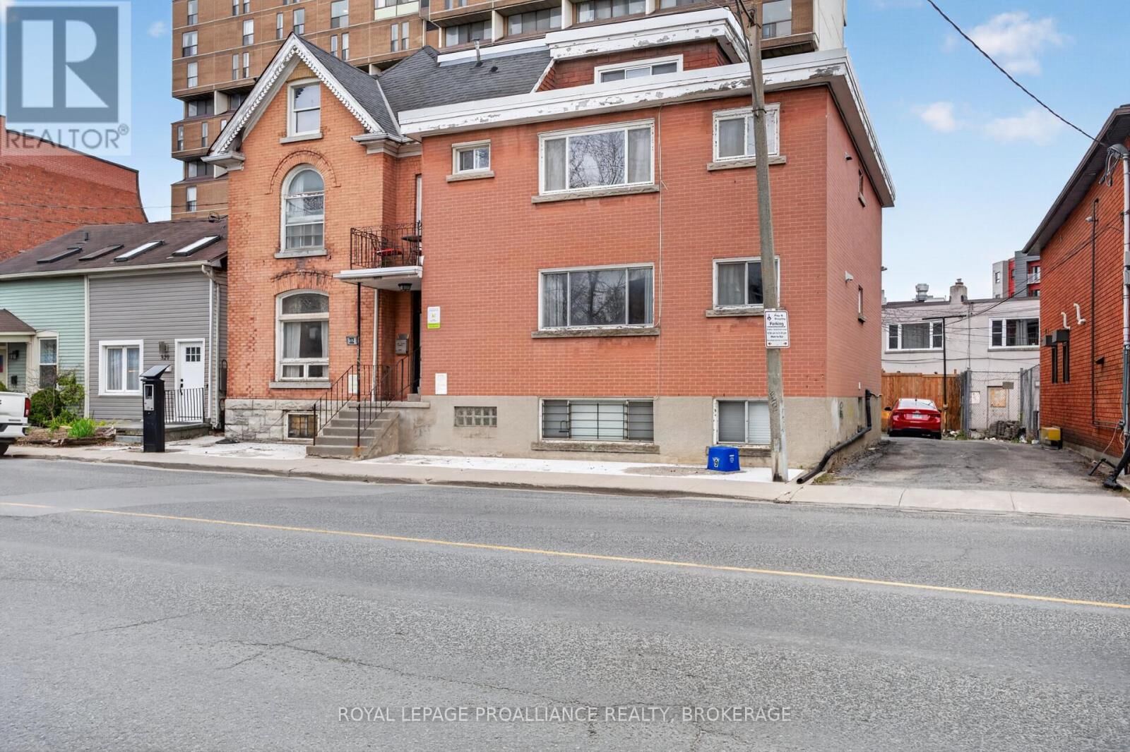 Property Photo:  322 Queen Street  ON K7K 1B8 