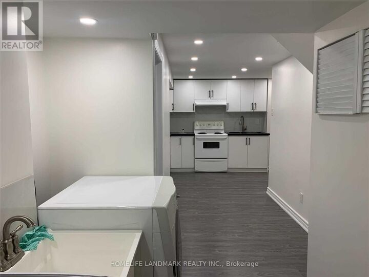 Property Photo:  8 Big Red Avenue Lower  ON M1V 1N7 
