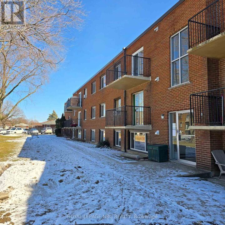 Property Photo:  452 Carlton Street 36  ON L2M 4X1 