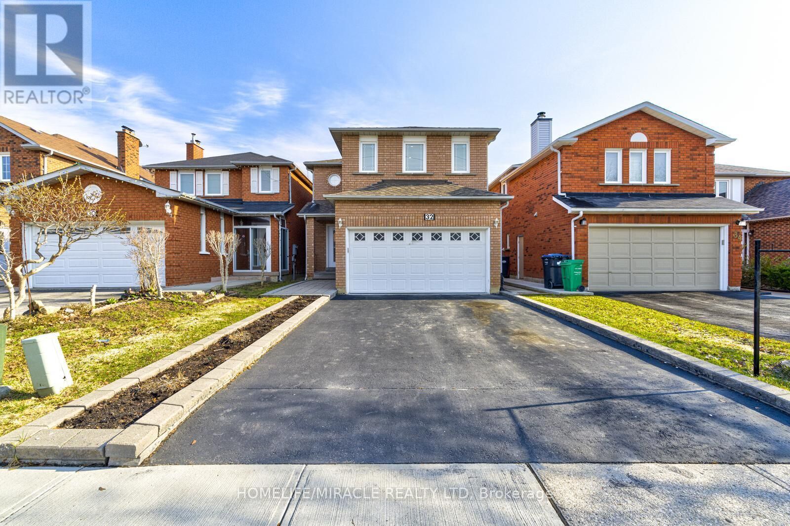 Property Photo:  32 Pennsylvania Avenue  ON L6Y 4N7 