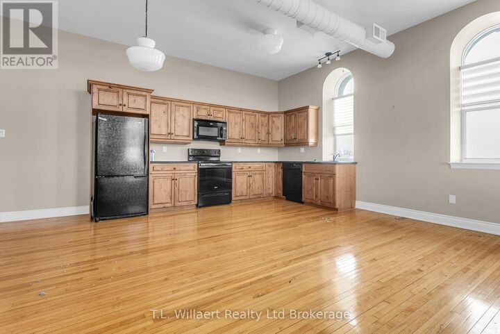 Property Photo:  17 Brock St W 310  ON N4G 2A3 