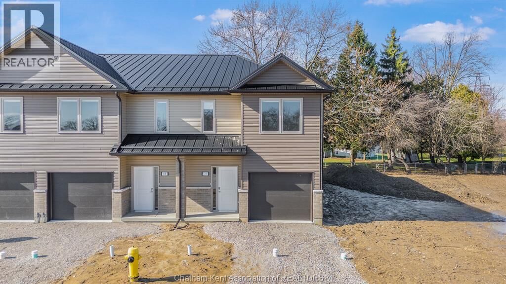 Property Photo:  17 Magnolia Lane  ON N7M 0W7 